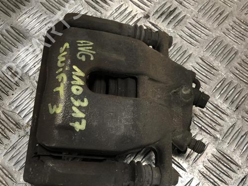 Venstre bremsekaliper foran SUZUKI SWIFT III (MZ, EZ) 1.3 (RS413, ZC11S) (92 hp) 31245083