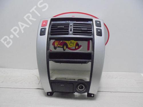 Used Middle console HYUNDAI TUCSON (JM) 2.0 CRDi All-wheel Drive (136 hp) 29219047