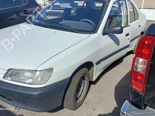 Right headlight PEUGEOT 306 (7B, N3, N5) 1.9 STD | BP23873110C29