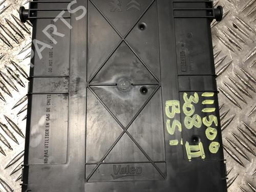 Fuse box PEUGEOT 308 II (LB_, LP_, LW_, LH_, L3_) 1.6 HDi 100 | BP31021835E1