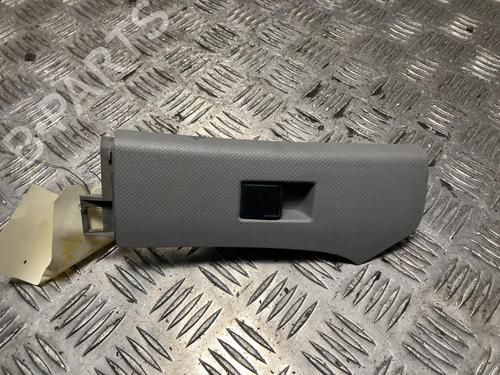 Used Right front window switch TOYOTA YARIS (_P9_) 1.4 D-4D (NLP90_, NLP90R) (90 hp) 31201793