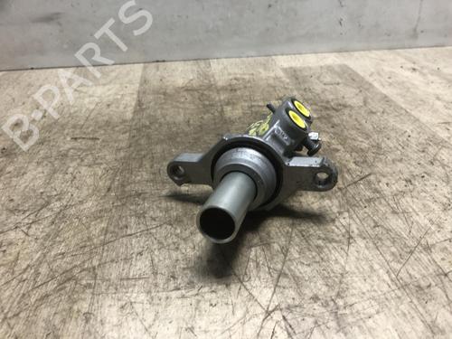 Used Brake master cylinder RENAULT CLIO V (B7_) 1.3 TCe 130 (B7MF) (131 hp) 20633681