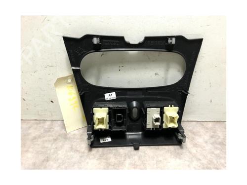 Switch DACIA SANDERO II TCe 90 (B8M1, B8MA, B8AC) | BP20617208I30 