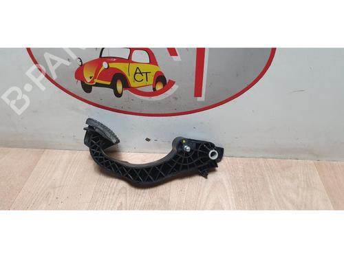 Used Clutch pedal PEUGEOT 208 I (CA_, CC_) 1.4 HDi (68 hp) 13261695