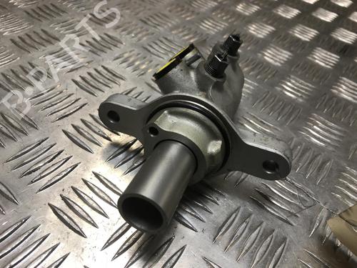 Used Brake master cylinder PEUGEOT 3008 II SUV (MC_, MR_, MJ_, M4_) 1.5 BlueHDi 130 (131 hp) 25307236