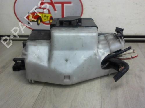 Used Fuse box TOYOTA HIACE IV Bus (__H1_, __H2_) 2.5 D-4D (KLH12, KLH22) (117 hp) 23127987