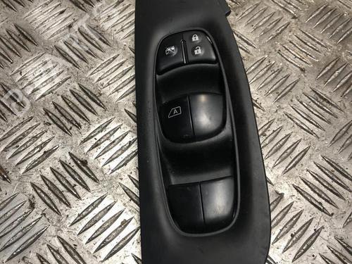 Used Left front window switch NISSAN QASHQAI II (J11, J11_) 1.2 DIG-T (115 hp) 31244138