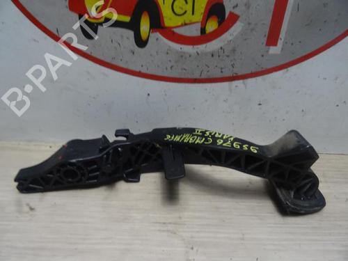 Used Clutch pedal TOYOTA YARIS (_P9_) 1.0 VVT-i (KSP90_, KSP90R) (69 hp) 12966088