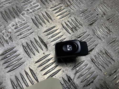 Used Right front window switch Right front window switch RENAULT KANGOO (KC0/1_) 1.5 dCi (KC08, KC09) (82 hp) 33829332 33829332