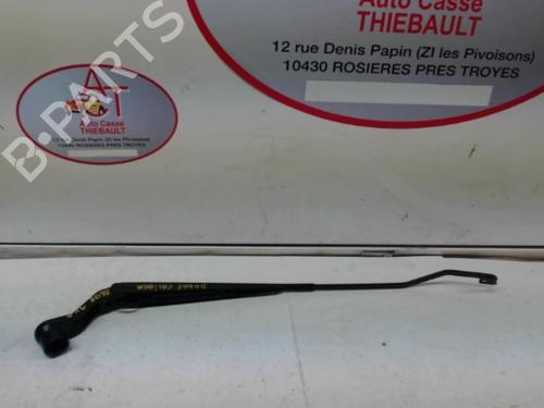 Used Front windshield wiper arm Front windshield wiper arm 39641839 39641839