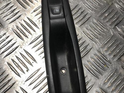 Used Right rear window switch RENAULT CAPTUR I (J5_, H5_) 1.5 dCi 90 (J5N4, J5M5, J5MW, J5M6, J5AL, J5AJ) (90 hp) 31199834