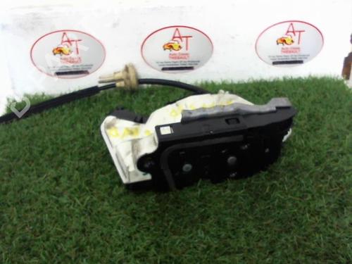 Used Front right lock VW GOLF VI (5K1) 1.6 TDI (105 hp) 25297807