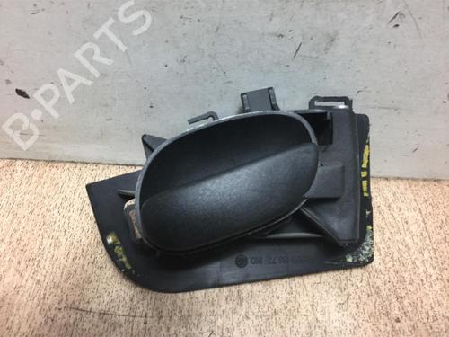 Høyre bak invendig håndtak PEUGEOT 206 Hatchback (2A/C) 1.4 i (75 hp) 13037993