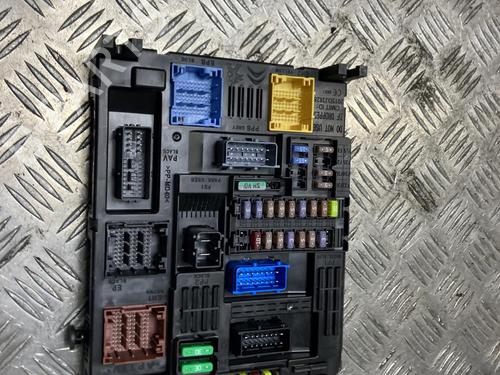 Used Fuse box Fuse box CITROËN C3 III (SX) 1.5 BlueHDi 100 (SXYHYP, SXYHTU) (102 hp) 33609982 33609982