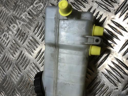 Used Brake master cylinder DACIA DOKKER MPV (KE_) 1.2 TCe (KEM0, KEAY) (115 hp) 31204493