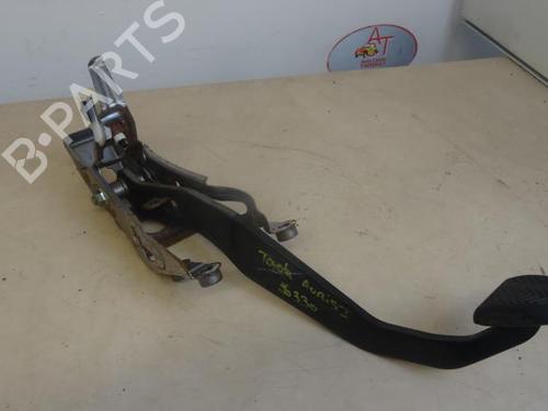 Used Break pedal TOYOTA AURIS (_E15_) 1.4 D-4D (NDE150_, NDE150R) (90 hp) 12969358