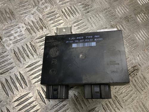 Used Fuse box Fuse box VW GOLF IV (1J1) 1.4 16V (75 hp) 34415980 34415980
