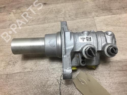 Used Brake master cylinder BMW 5 (G30, F90) 530 e Plug-in Hybrid (252 hp) 13381708