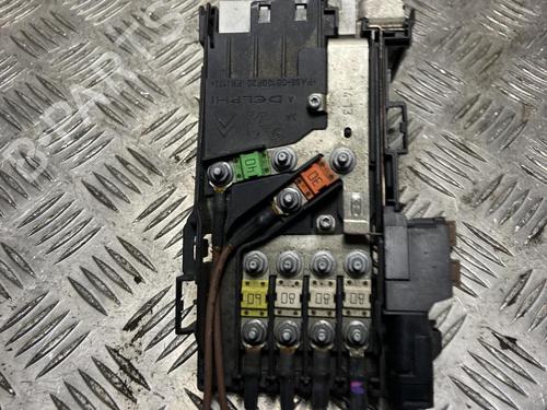 Used Fuse box PEUGEOT 5008 (0U_, 0E_) 1.6 HDi (114 hp) 32211561