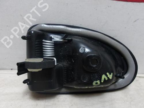 Højre fortil invendig håndtag DACIA LOGAN (LS_) 1.4 (LS0A, LS0C, LS0E, LS0G) (75 hp) 13225999