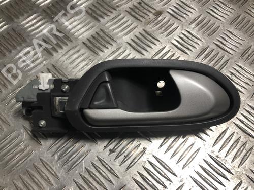 Højre fortil invendig håndtag Højre fortil invendig håndtag HONDA CIVIC VIII Saloon (FD, FA) 1.3 IMA (FA3, FD3) (95 hp) 33907409 33907409