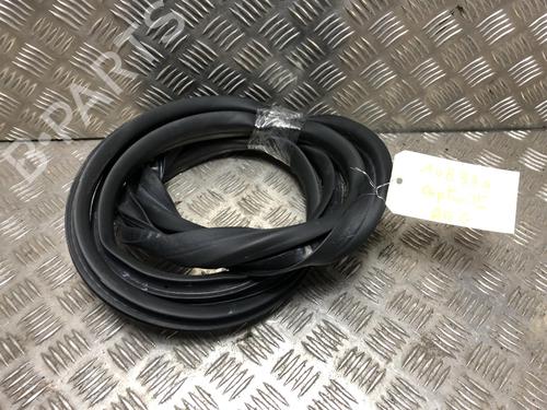 Used Rubber door seal RENAULT CAPTUR II (HF_) TCe 140 (HFN0) (140 hp) 31246528