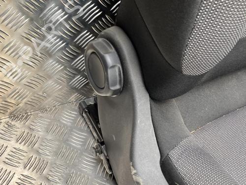 Right front seat CITROËN C3 III (SX) 1.5 BlueHDi 100 (SXYHYP, SXYHTU) | BP33739611C16 - Image 4