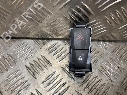 Bouton de warning DACIA SANDERO II TCe 90 (B8M1, B8MA, B8AC) (90 hp) 31204597