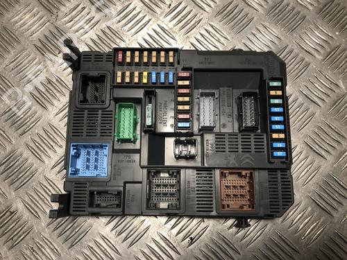 Used Fuse box Fuse box PEUGEOT 308 II (LB_, LP_, LW_, LH_, L3_) 1.6 BlueHDi 120 (120 hp) 33818429 33818429