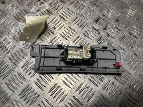 Right front window switch TOYOTA YARIS (_P9_) 1.4 D-4D (NLP90_, NLP90R) | BP31201793I26