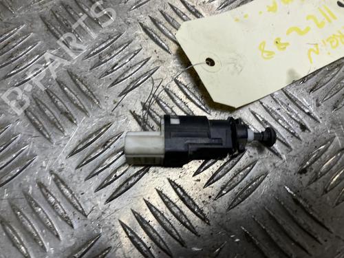 switch-nissan-primastar-van-x83-2002-34194827 main image