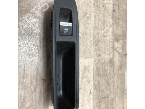 Used Right rear window switch RENAULT CLIO V (B7_) 1.0 TCe 100 (B7MT) (101 hp) 23870963