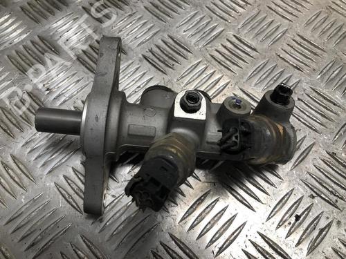 Used Brake master cylinder AUDI TT (8N3) 1.8 T (180 hp) 31203682