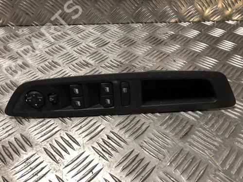 Comutador vidro frente esquerdo CITROËN C4 III (BA_, BB_, BC_) ë-C4 (BCZKXC, BZCKSC) (136 hp) 31246369