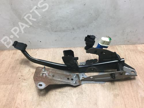 Used Break pedal MERCEDES-BENZ C-CLASS (W203) C 270 CDI (203.016) (170 hp) 13229314