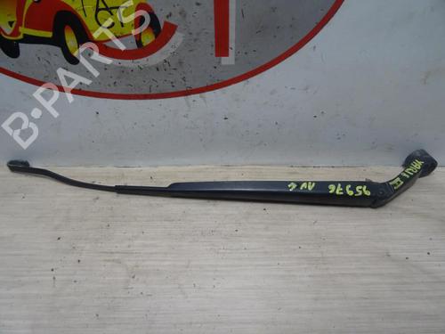 Used Front windshield wiper arm TOYOTA YARIS (_P9_) 1.0 VVT-i (KSP90_, KSP90R) (69 hp) 20632123