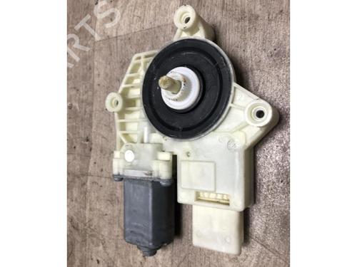 Right front window motor PEUGEOT 308 II (LB_, LP_, LW_, LH_, L3_) 1.6 BlueHDi 120 | BP23872387E20 