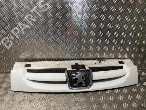 Used Grille Grille 37538467 37538467