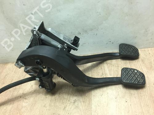Used Pedal BMW 1 (E81) 118 d (143 hp) 15965958