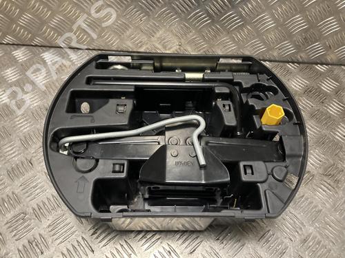 Kit pneu suplente Kit pneu suplente PEUGEOT 3008 II SUV (MC_, MR_, MJ_, M4_) 1.2 THP/ PureTech 130 (MRHNSM, MRHNSU, MRHNSJ, MRHNYW,... (131 hp) 36093902 36093902