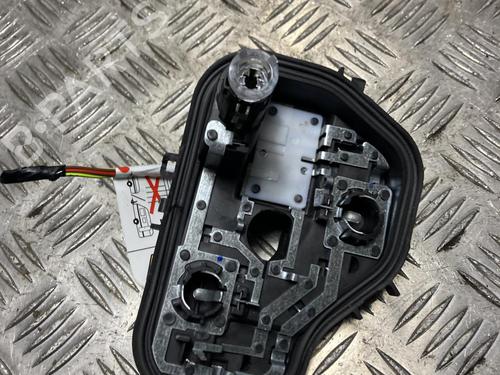 licence-plate-light-citroen-c4-cactus-2014-32519717 main image