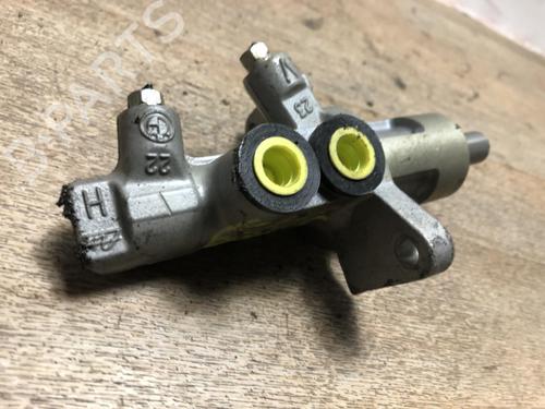 Used Brake master cylinder BMW 1 (E87) 118 d (143 hp) 20617720