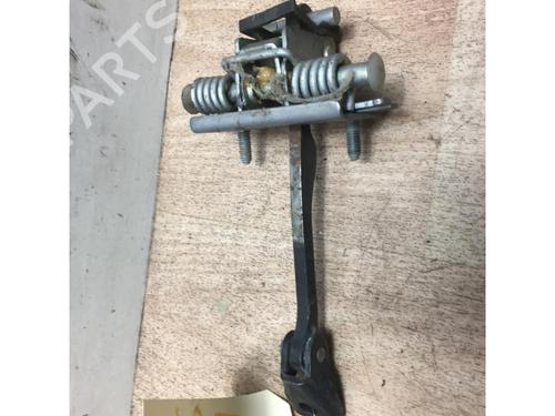 Used Hinge/Door check strap CITROËN C4 II (NC_) 1.2 THP 130 (NCHNYM, NCHNYT) (130 hp) 13114470
