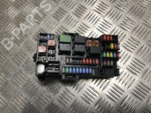 Used Fuse box Fuse box 39206628 39206628