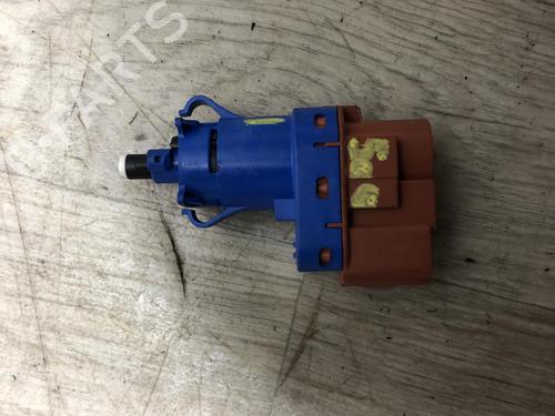 Used Switch FIAT 500 (312_) 1.2 LPG (312AXA1A) (69 hp) 23036359