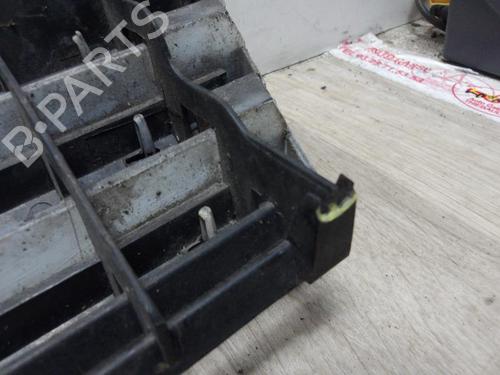 Used Grille Grille PEUGEOT 205 II (20A/C) 1.1 (60 hp) 20621060 20621060