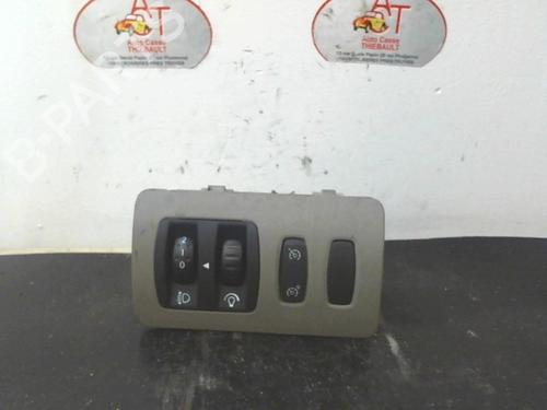 Used Headlight switch RENAULT CLIO III (BR0/1, CR0/1) 1.2 16V (78 hp) 12964685