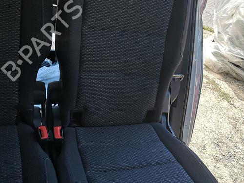 rear-seat-vw-touran-5t1-2015-38682903 main image