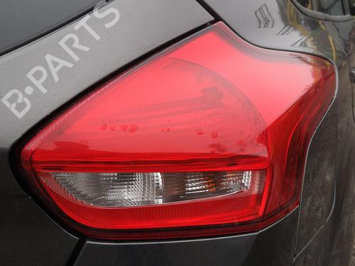 Used Right taillight FORD FOCUS III 1.0 EcoBoost (125 hp) 31017054