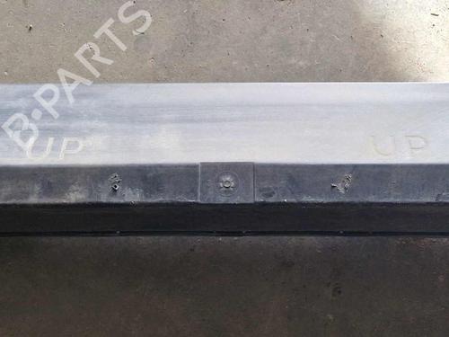 Bumperbalk voor VOLVO V60 I (155) T4 (180 hp) 32989856